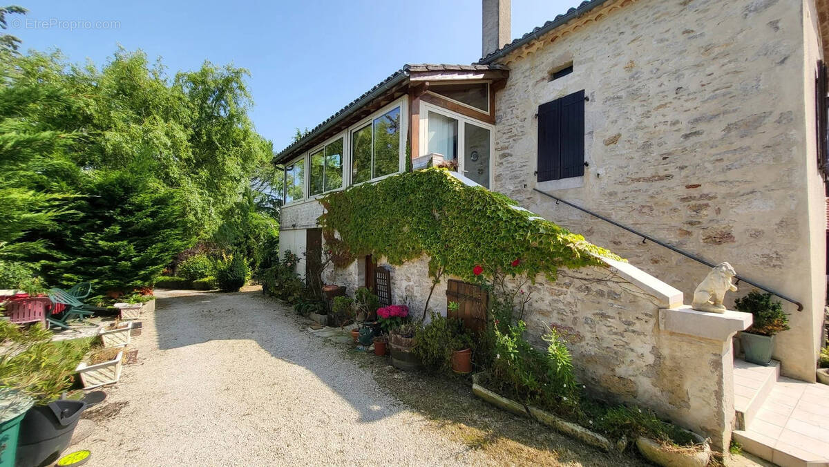 Maison à TRESPOUX-RASSIELS