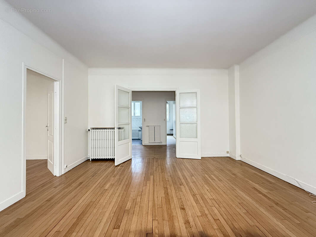 Appartement à PARIS-16E