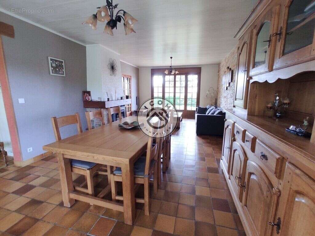 Maison à AULNOYE-AYMERIES