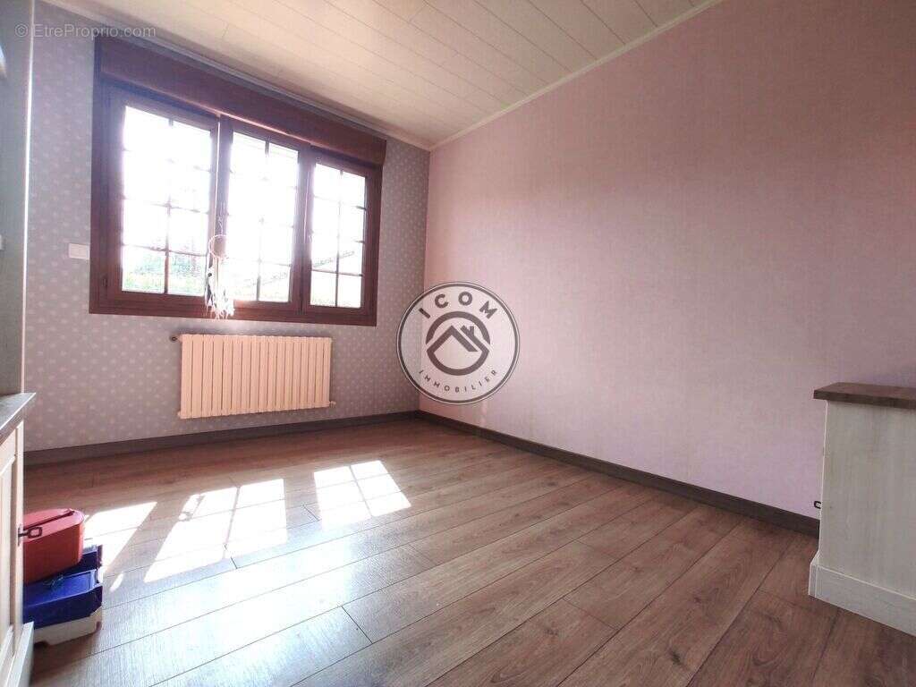 Maison à AULNOYE-AYMERIES