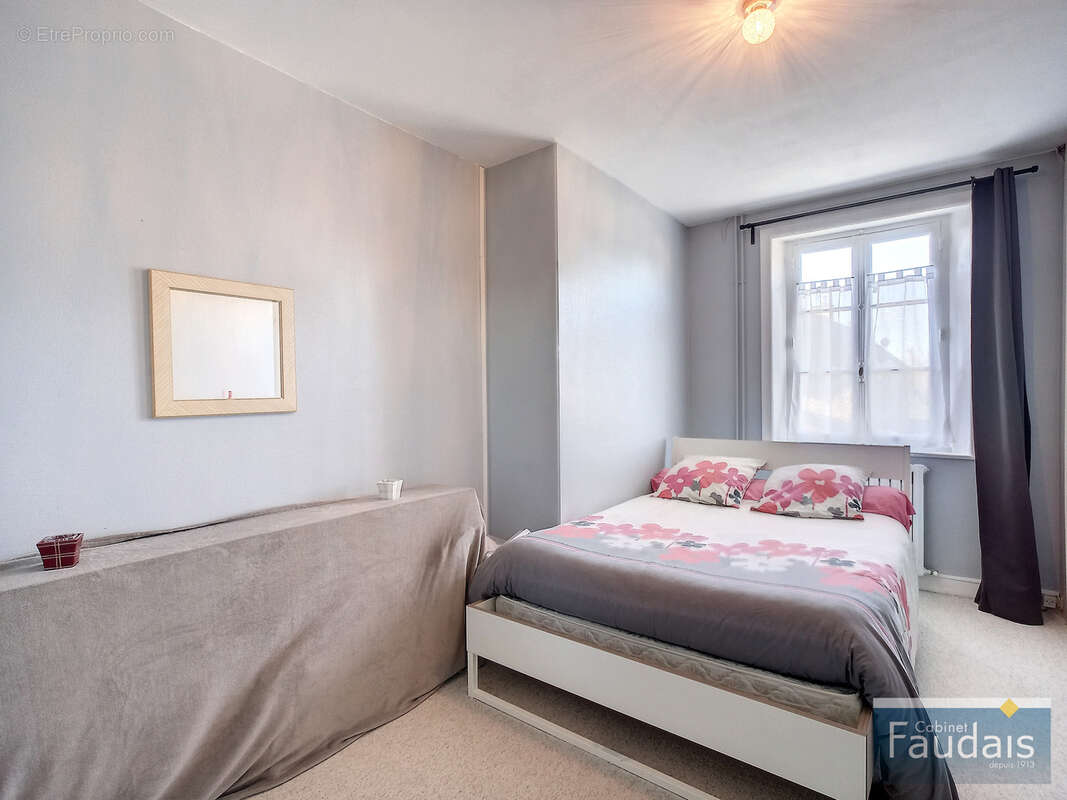 Maison à SAINT-GERMAIN-SUR-AY