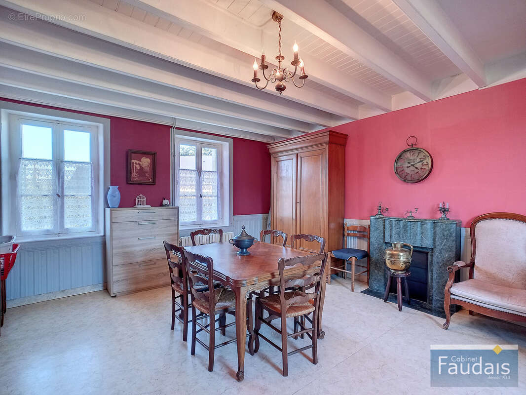 Maison à SAINT-GERMAIN-SUR-AY