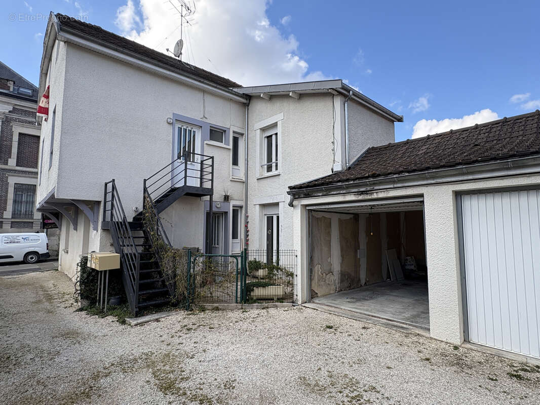 Maison à SAINTE-SAVINE