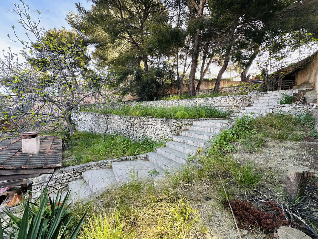 Terrain à MARSEILLE-15E