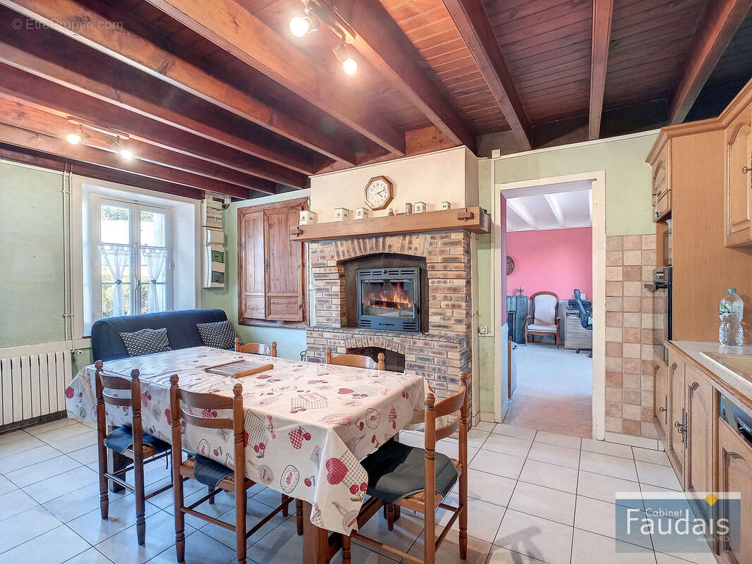 Maison à SAINT-GERMAIN-SUR-AY