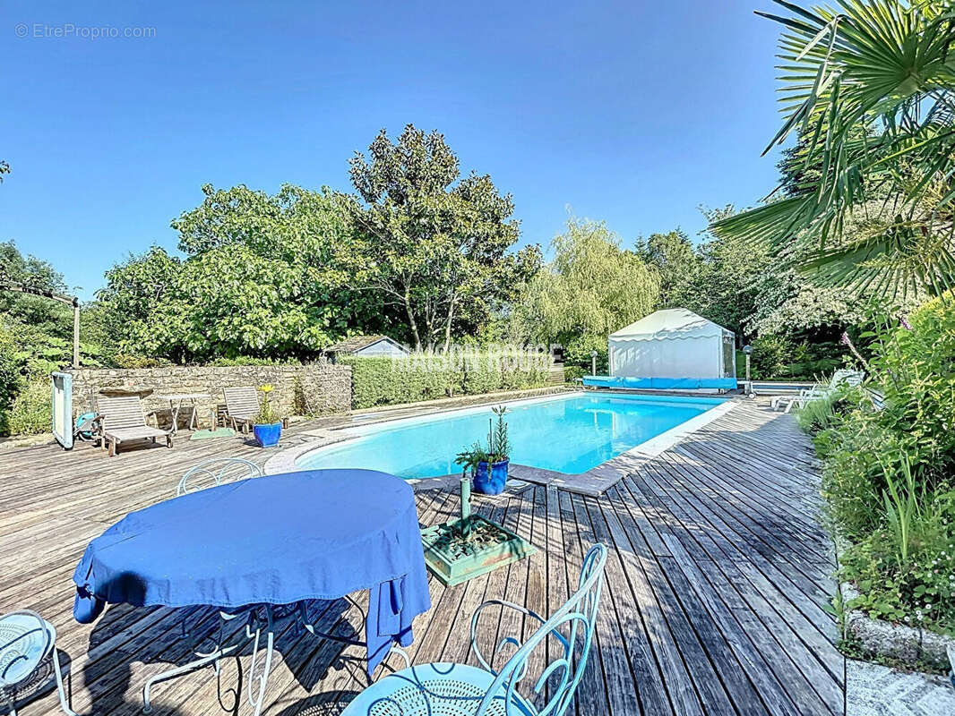 Maison à LOCQUELTAS