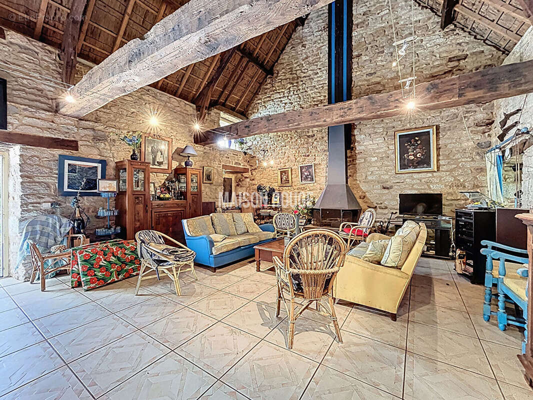 Maison à LOCQUELTAS