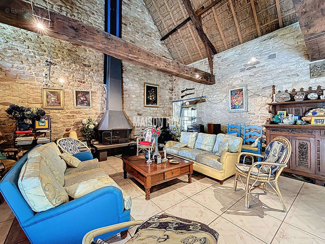 Maison à LOCQUELTAS