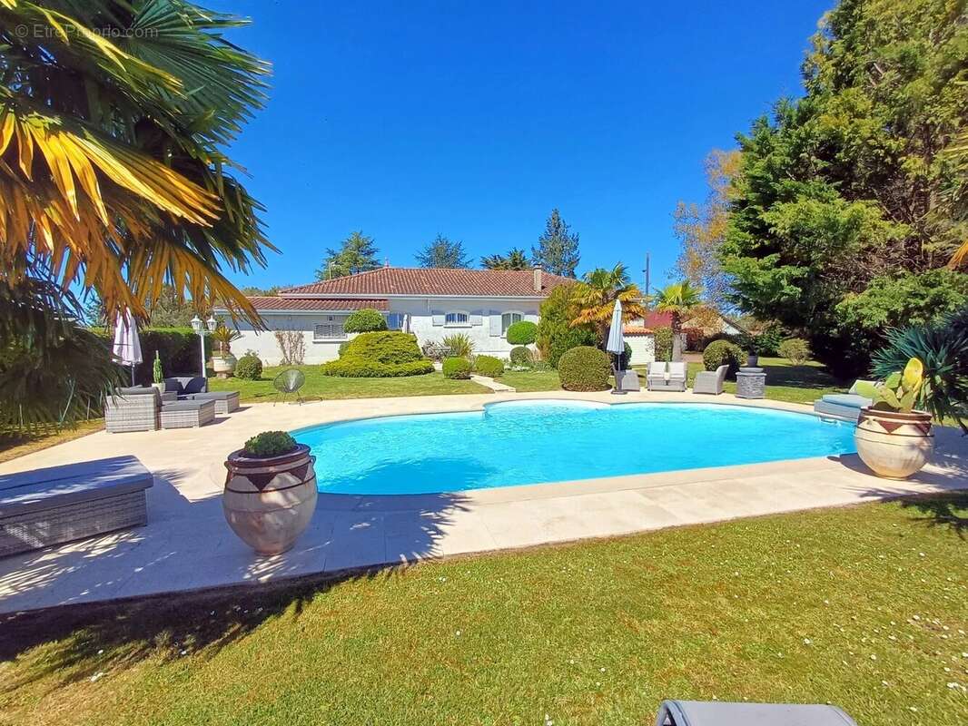 Maison à COURPIGNAC