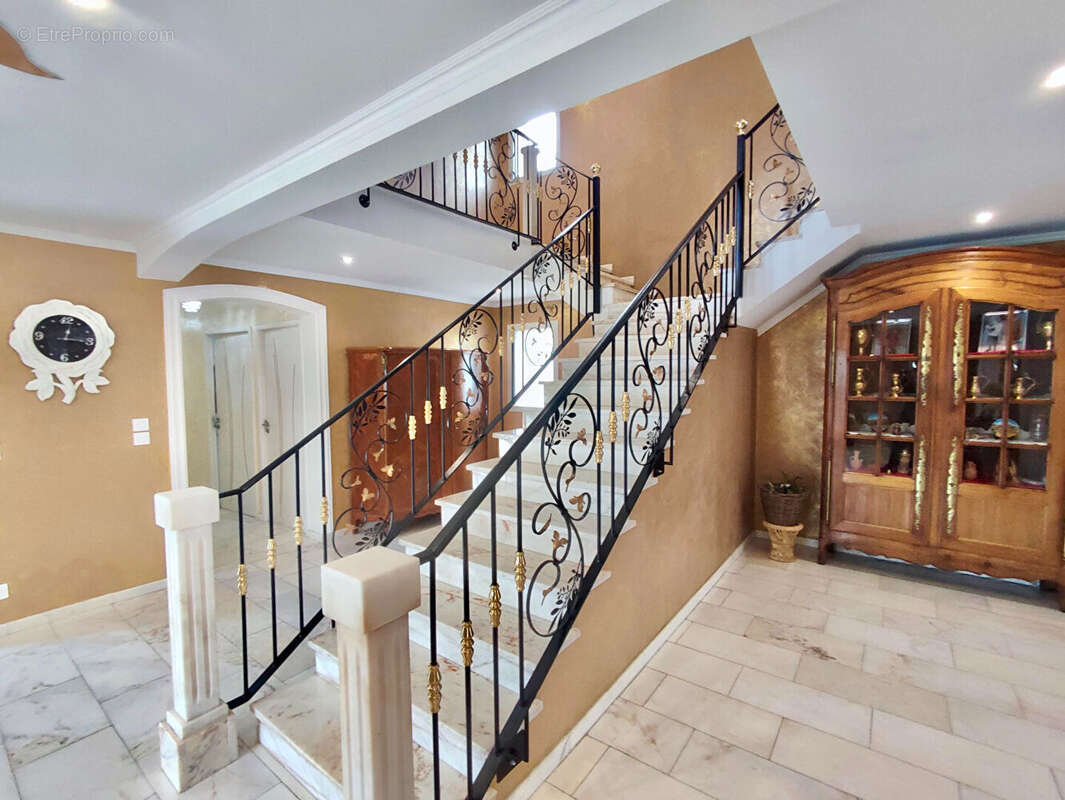 Maison à LE GENEST-SAINT-ISLE