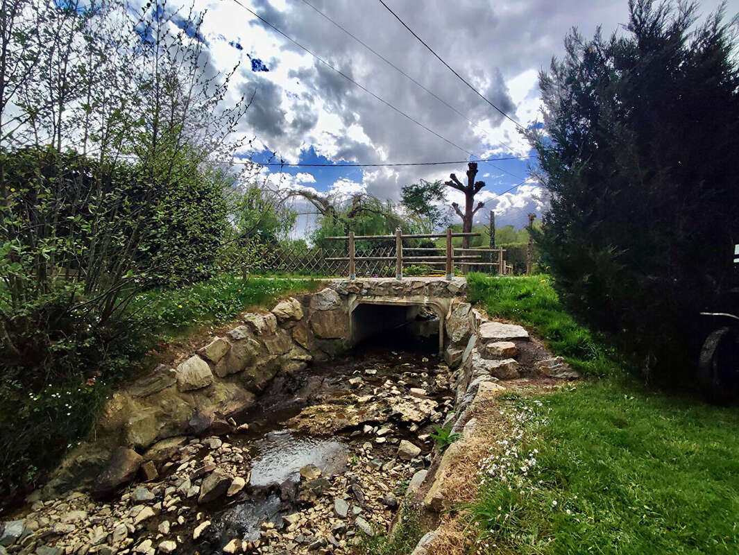 Maison à LE GENEST-SAINT-ISLE