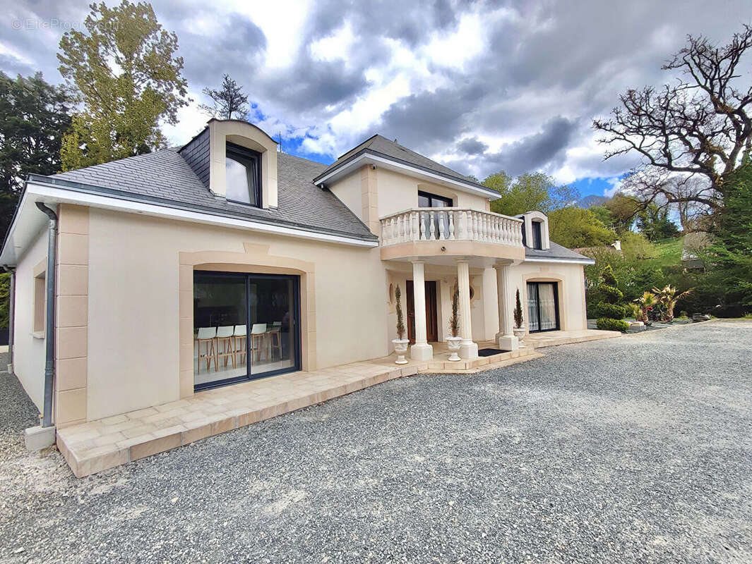 Maison à LE GENEST-SAINT-ISLE