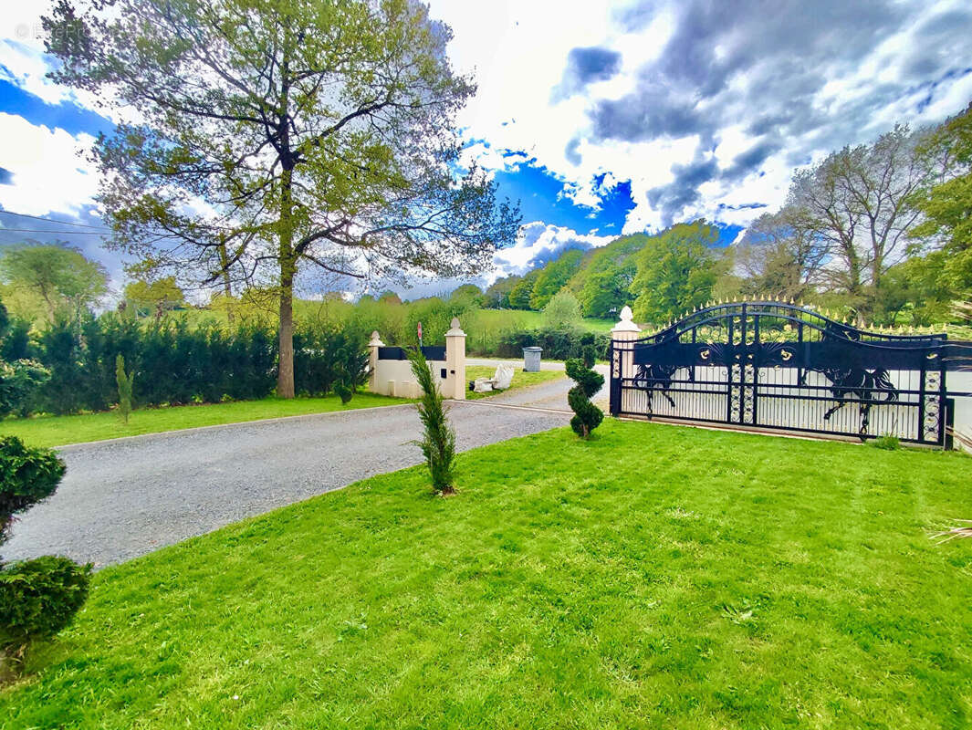 Maison à LE GENEST-SAINT-ISLE