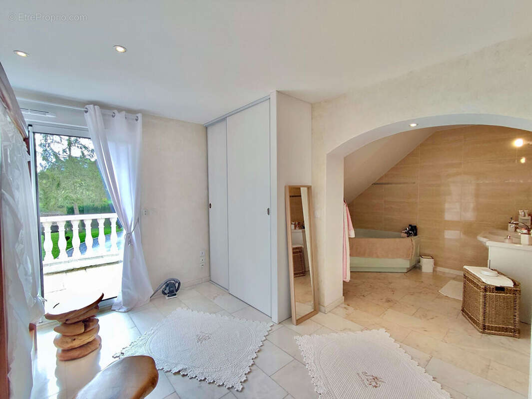 Maison à LE GENEST-SAINT-ISLE