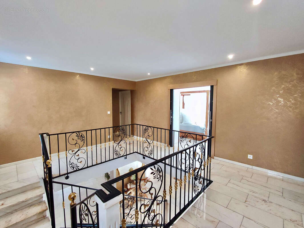 Maison à LE GENEST-SAINT-ISLE