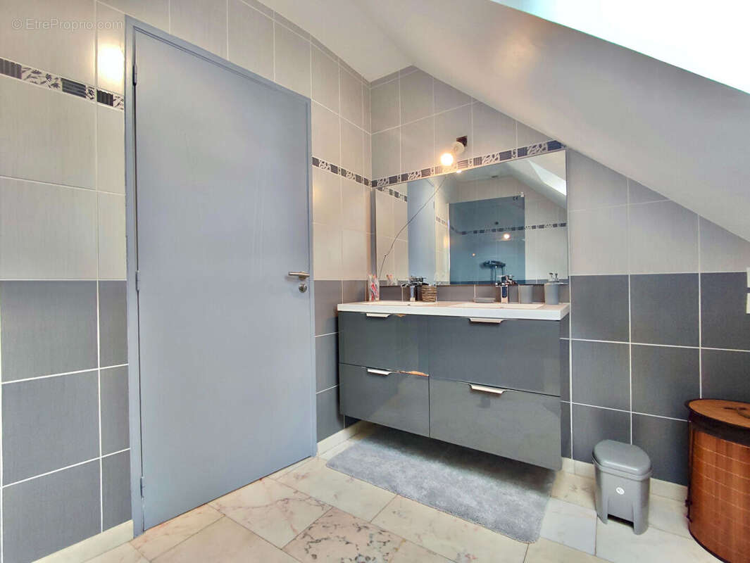 Maison à LE GENEST-SAINT-ISLE