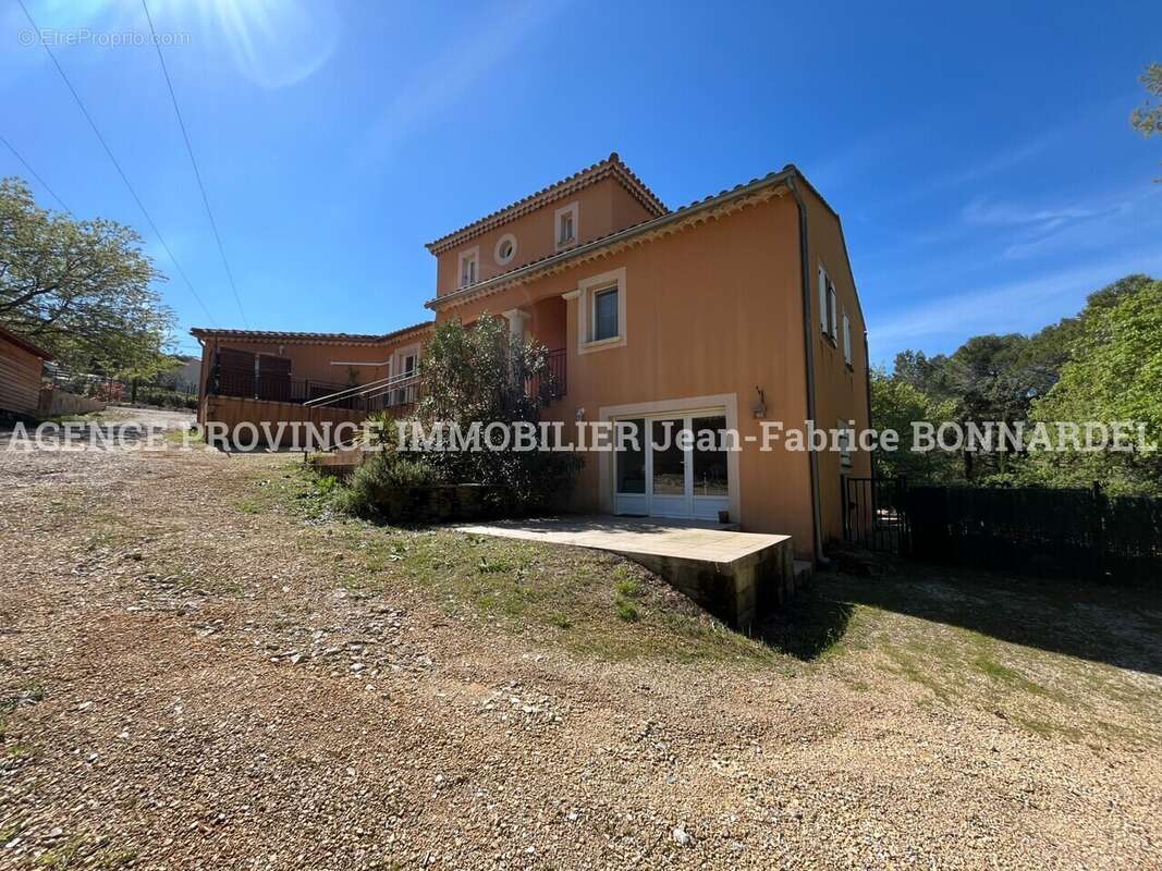 Appartement à LA BAUME-DE-TRANSIT