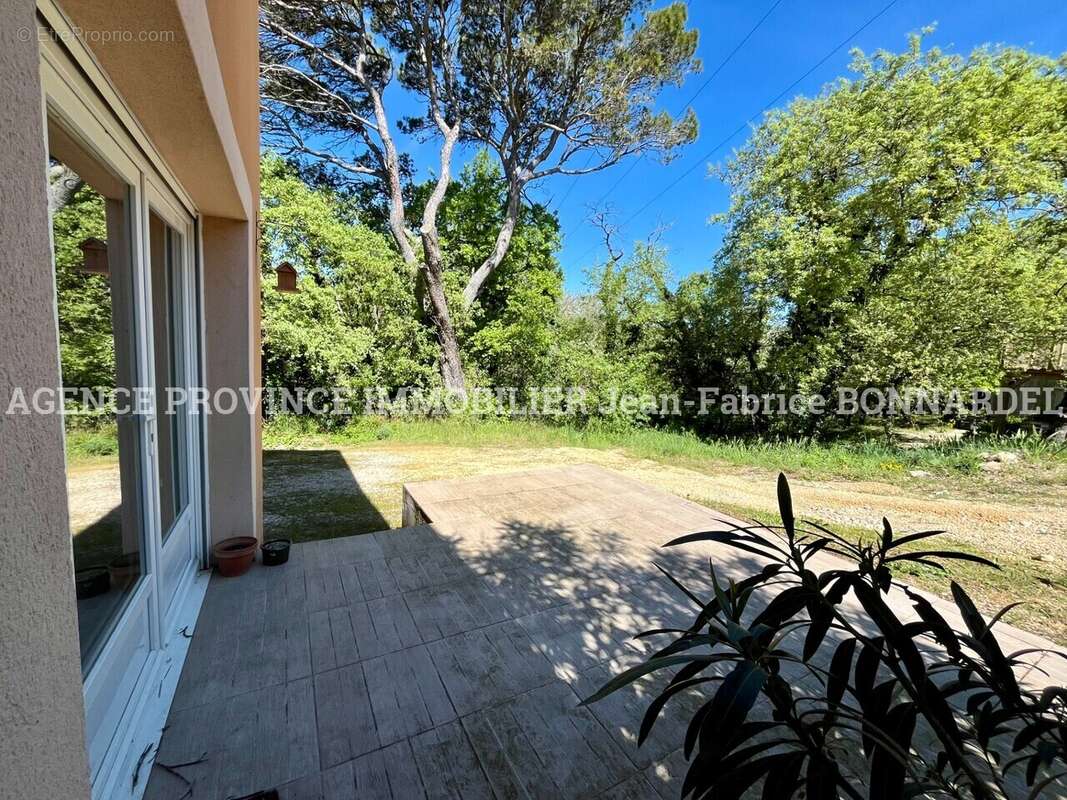 Appartement à LA BAUME-DE-TRANSIT