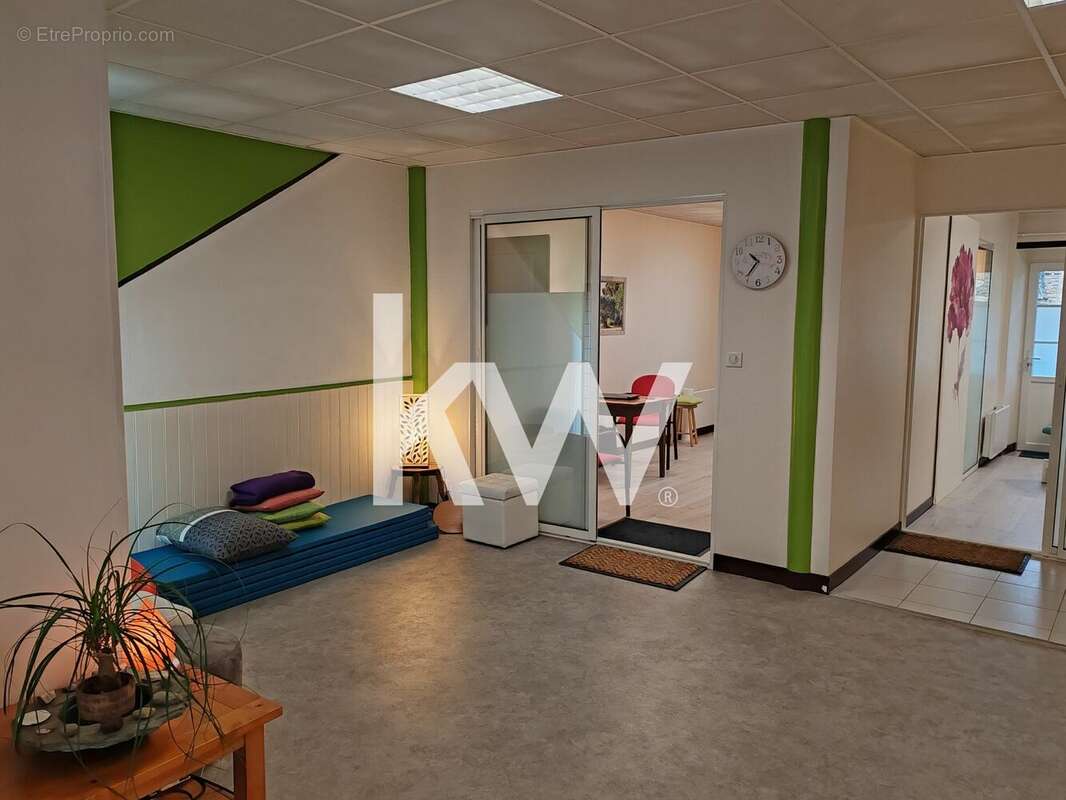 Commerce à SAINT-YRIEIX-LA-PERCHE