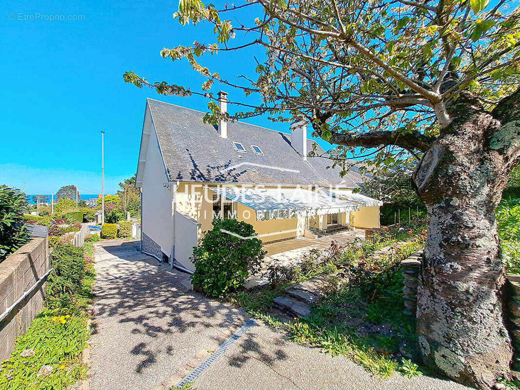 Maison à DONVILLE-LES-BAINS