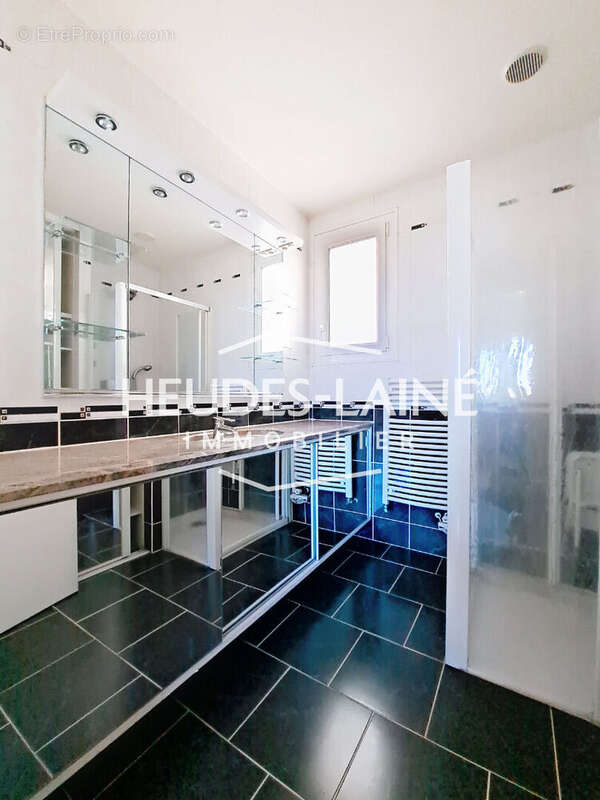 Maison à DONVILLE-LES-BAINS