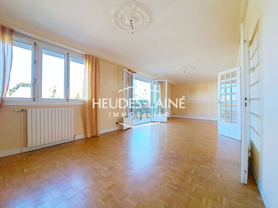 Maison à DONVILLE-LES-BAINS