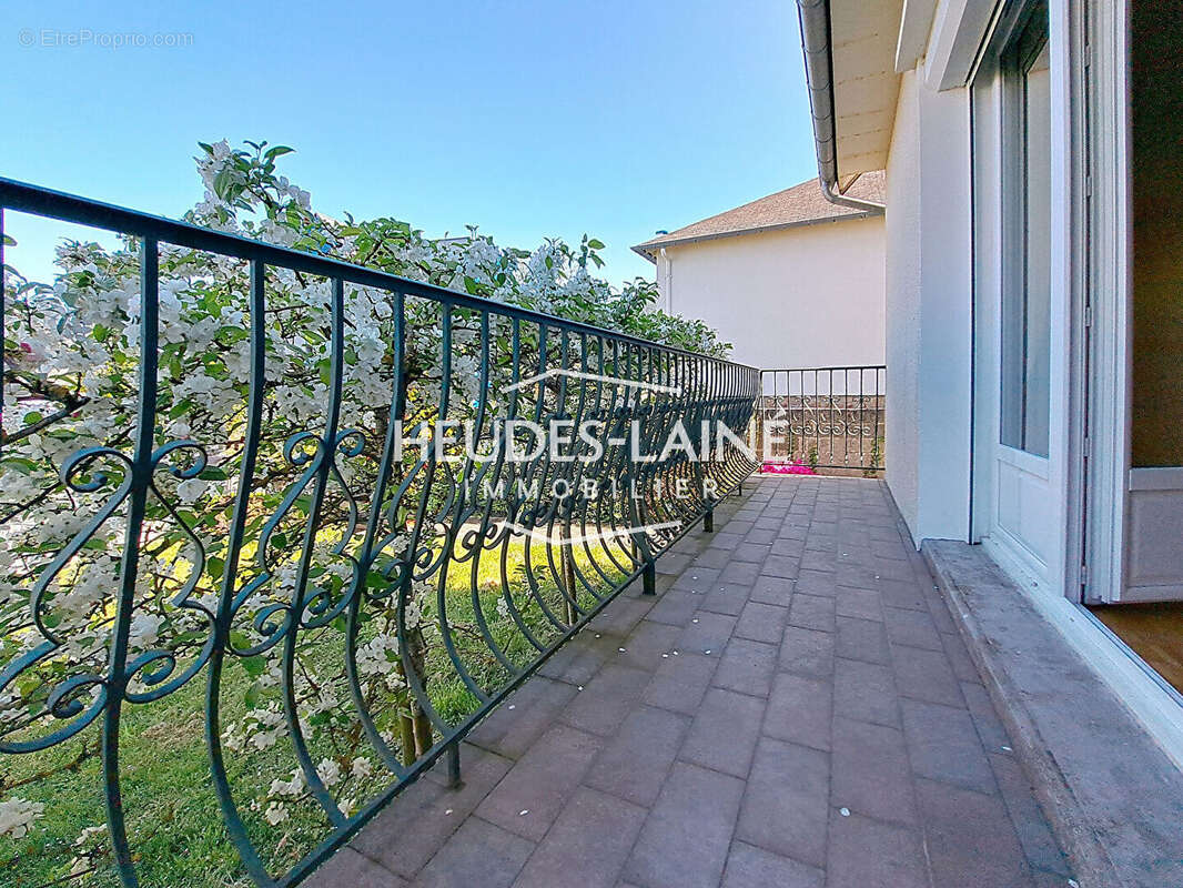 Maison à DONVILLE-LES-BAINS