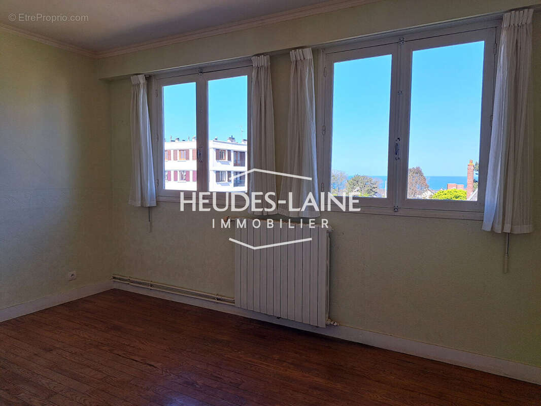 Maison à DONVILLE-LES-BAINS