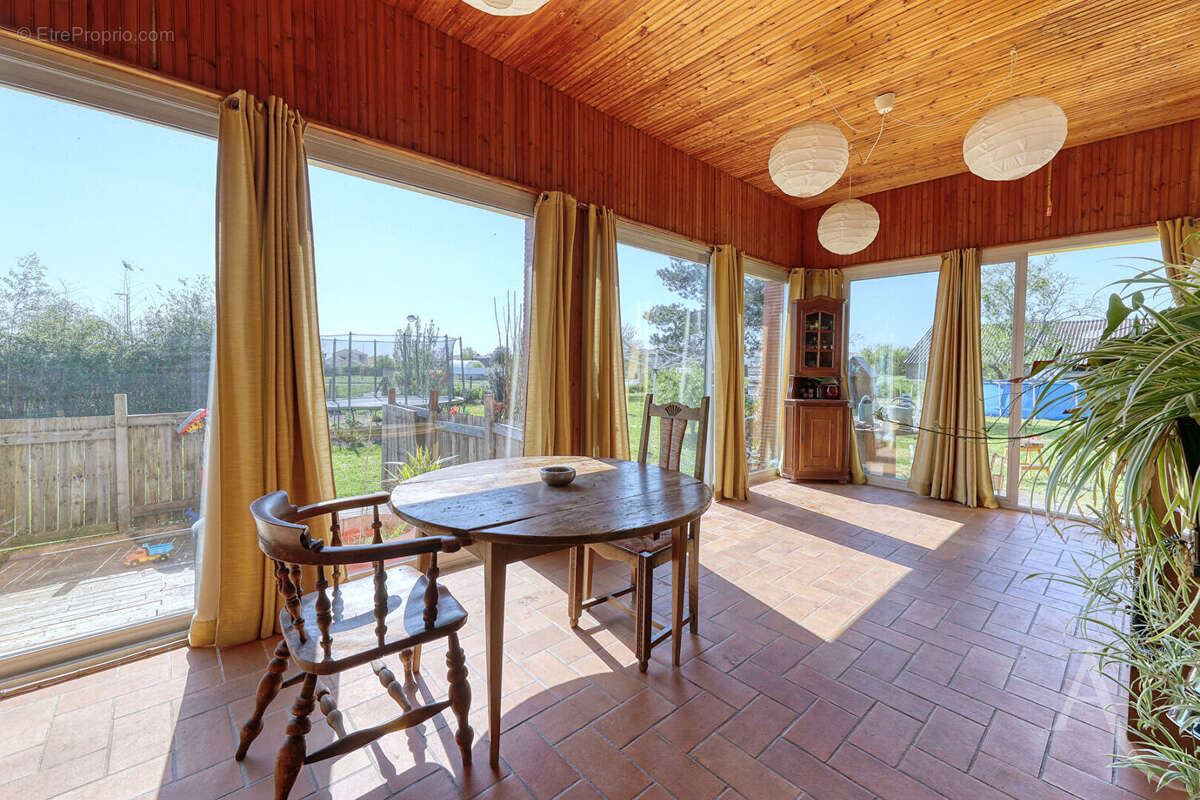 Maison à SAINT-MACAIRE-EN-MAUGES