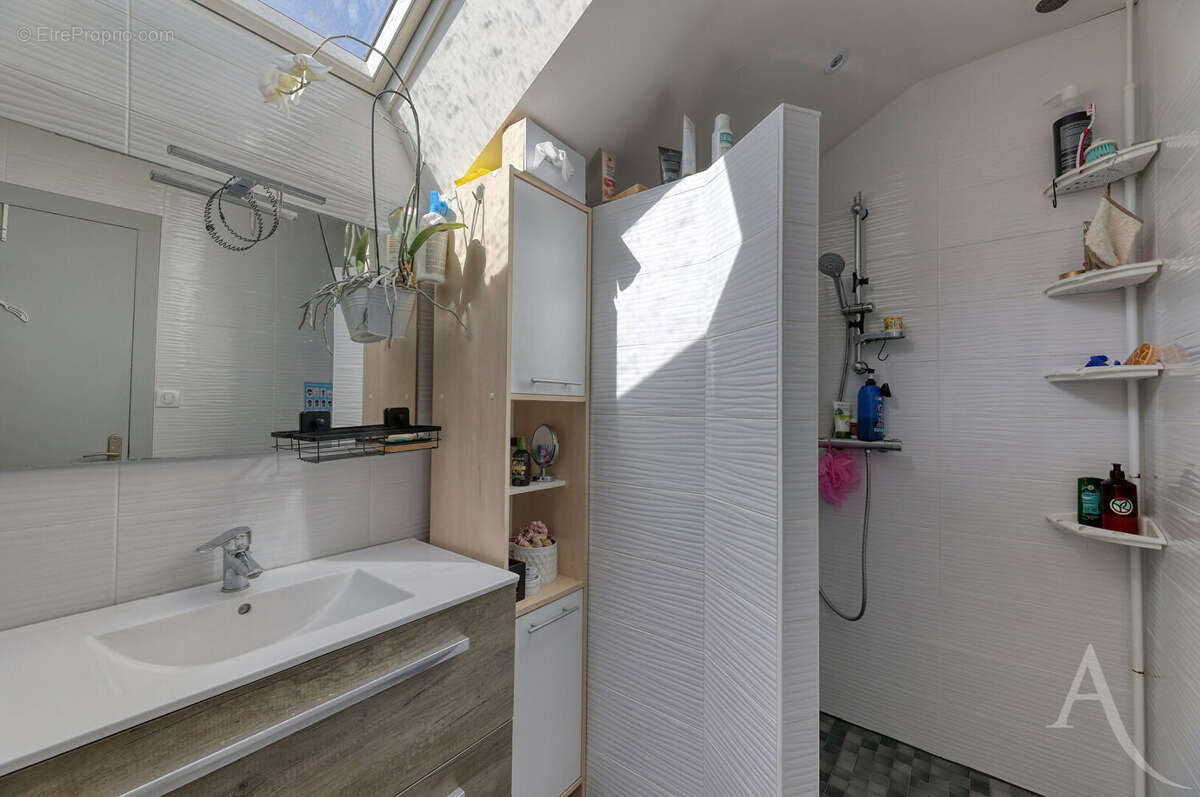 Maison à SAINT-MACAIRE-EN-MAUGES