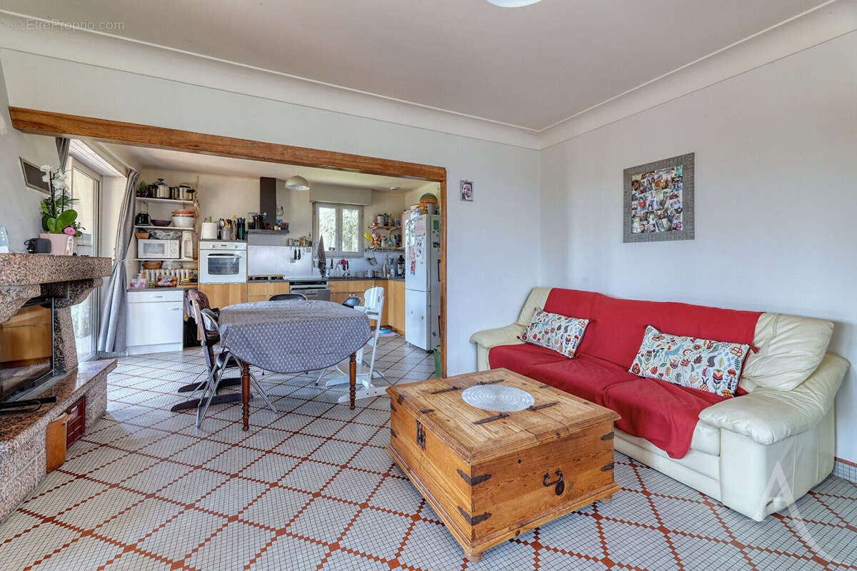 Maison à SAINT-MACAIRE-EN-MAUGES