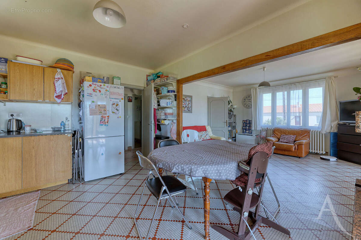 Maison à SAINT-MACAIRE-EN-MAUGES