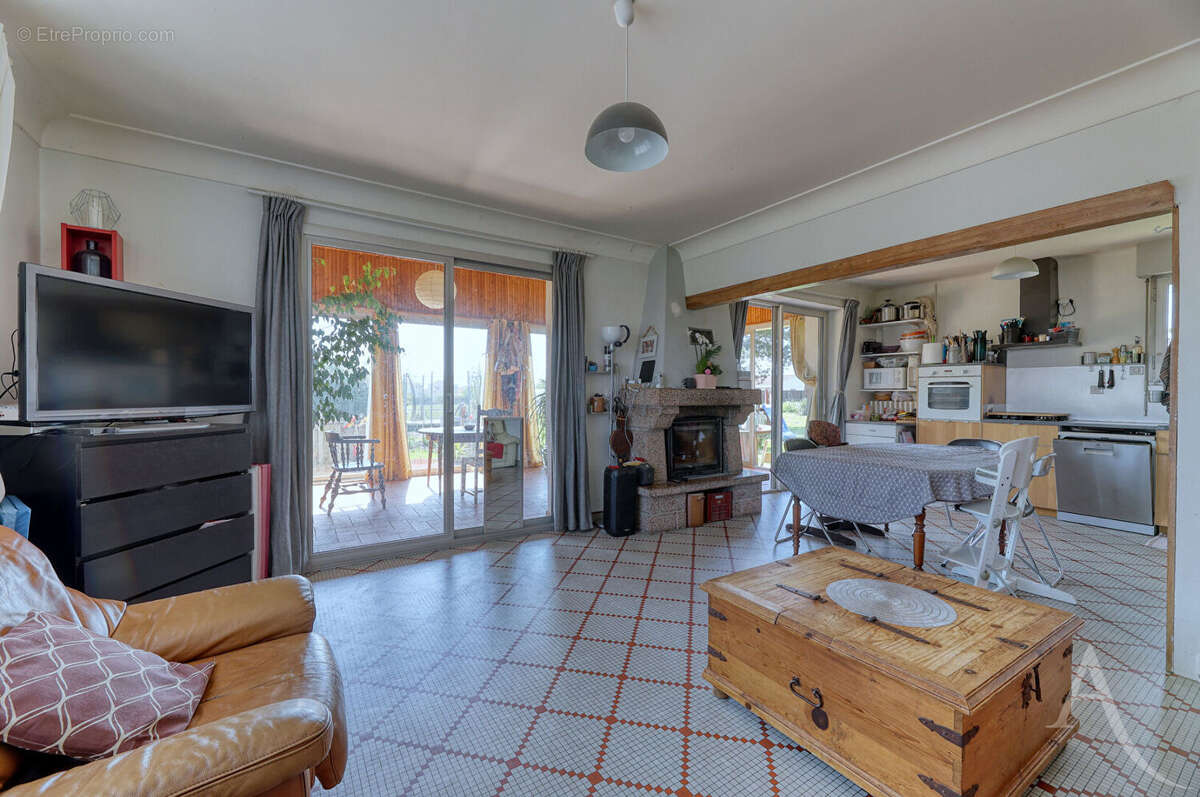 Maison à SAINT-MACAIRE-EN-MAUGES