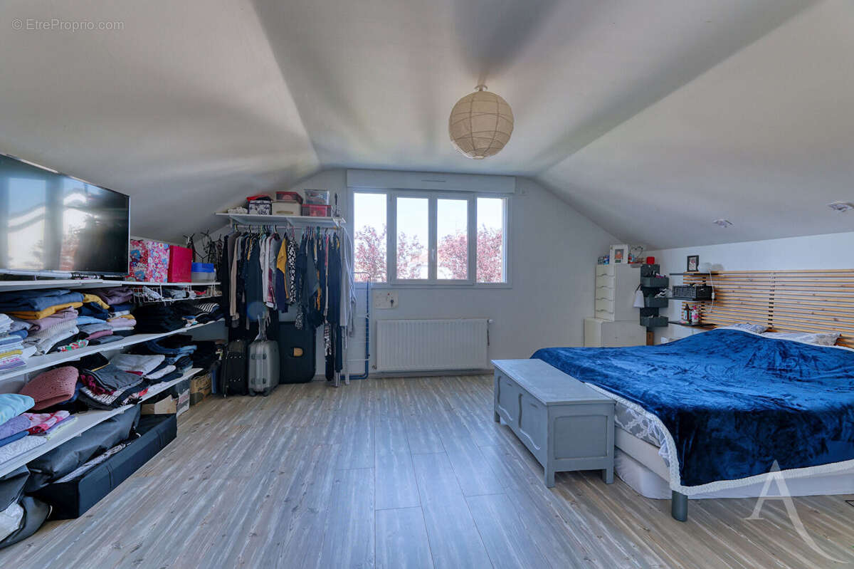 Maison à SAINT-MACAIRE-EN-MAUGES