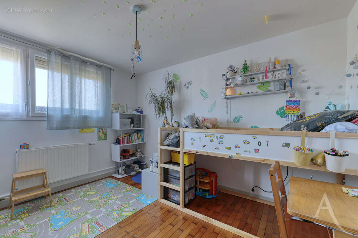 Maison à SAINT-MACAIRE-EN-MAUGES