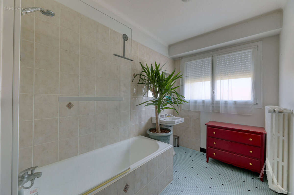 Maison à SAINT-MACAIRE-EN-MAUGES