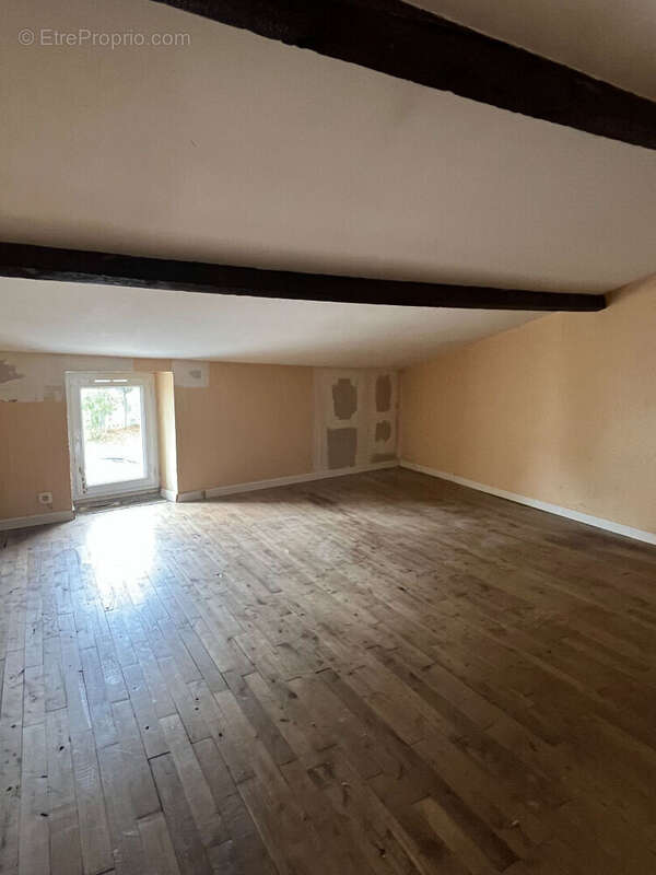 Maison à MONTFAUCON-MONTIGNE