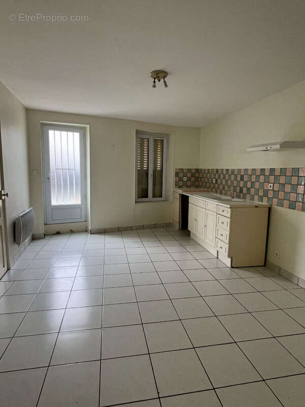 Maison à MONTFAUCON-MONTIGNE