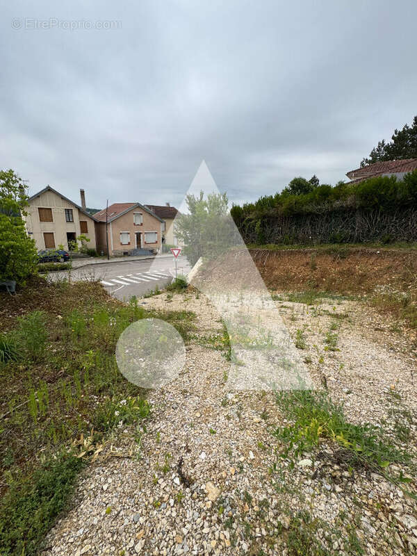 Terrain à NEUFCHATEAU