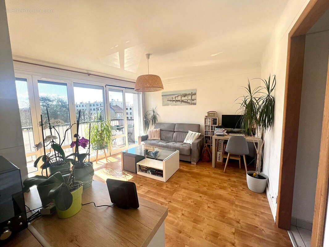 Appartement à SARTROUVILLE