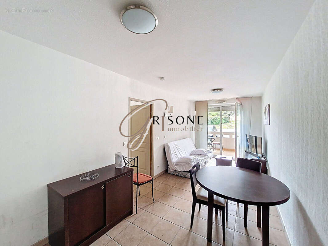 Appartement à SIX-FOURS-LES-PLAGES