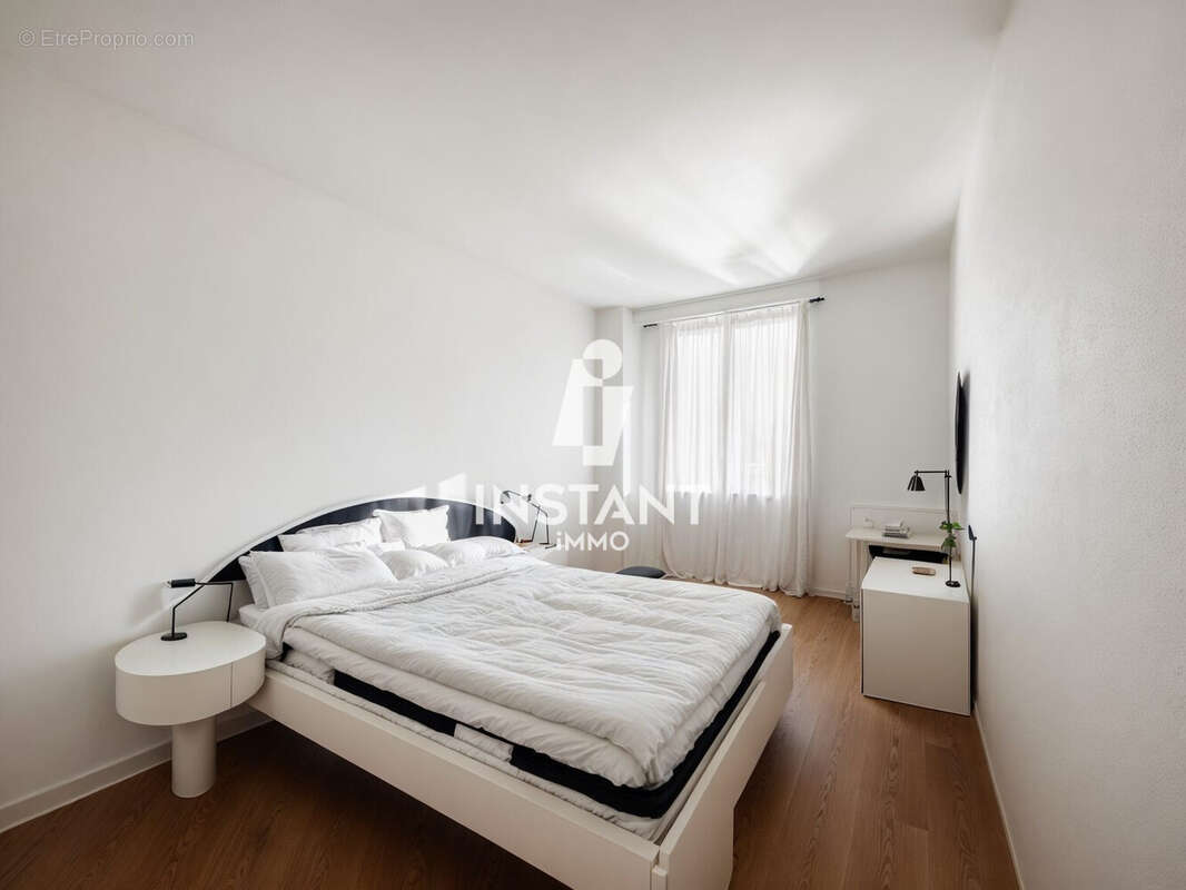 Appartement à CHARENTON-LE-PONT