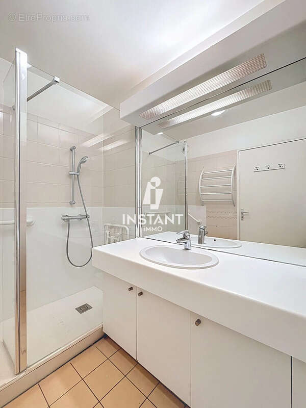 Appartement à CHARENTON-LE-PONT