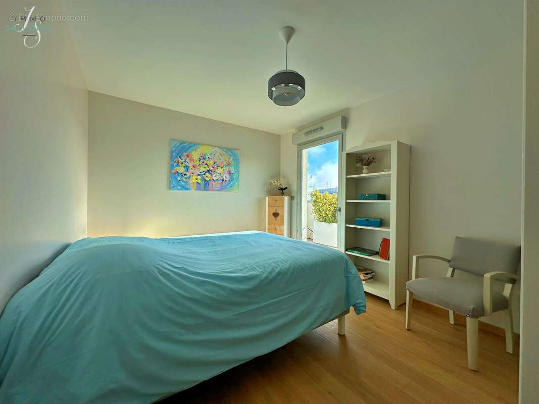 Appartement à PERONNAS