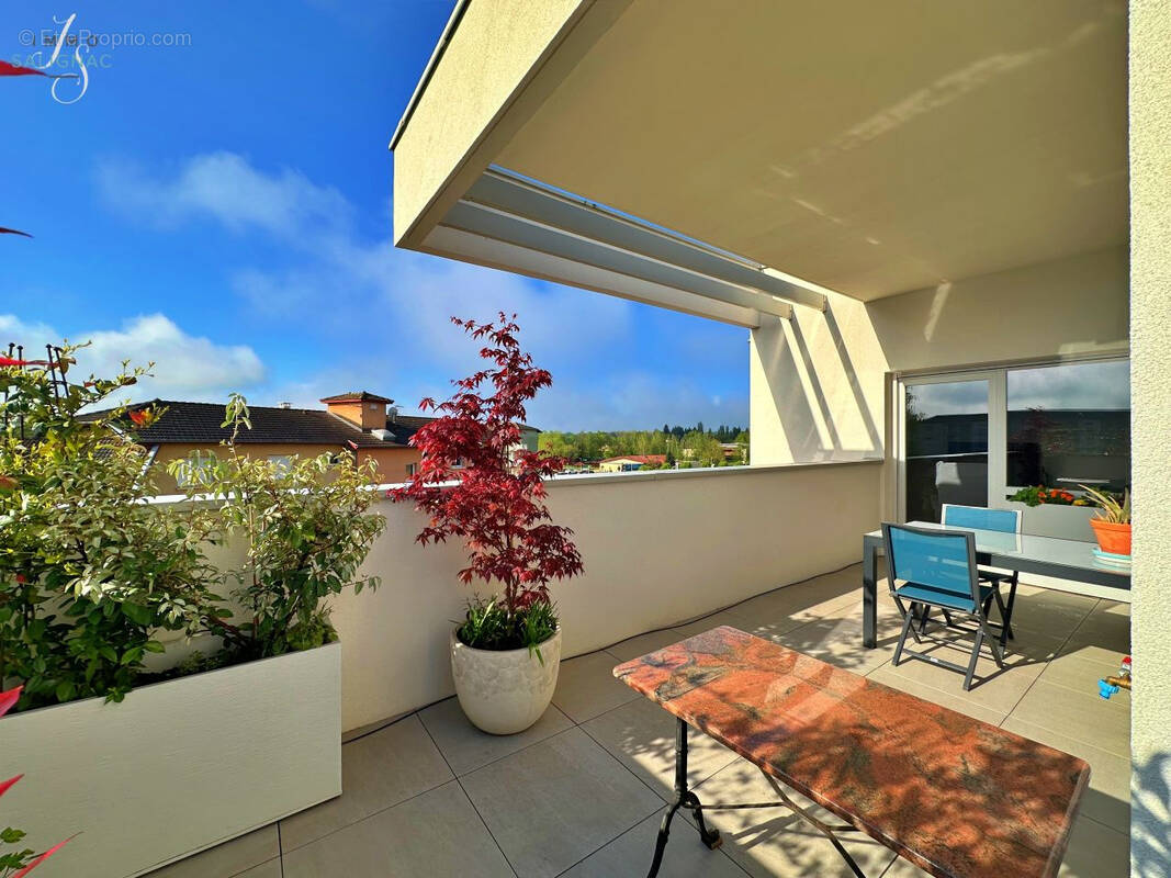 Appartement à PERONNAS