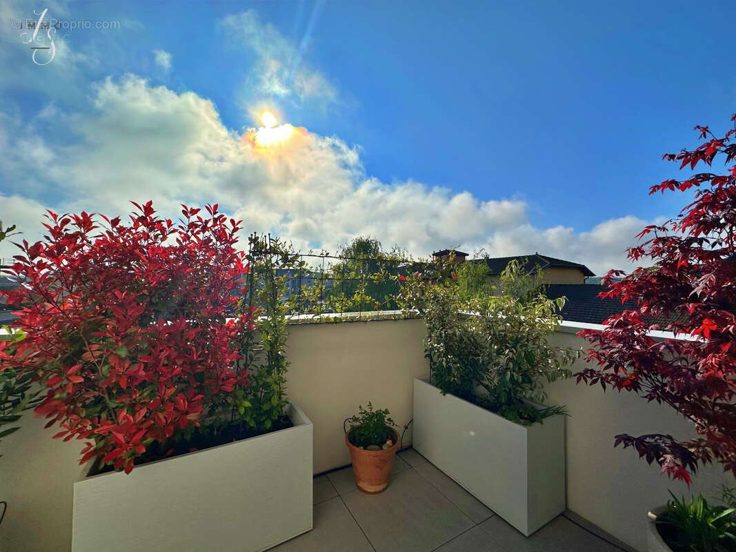 Appartement à PERONNAS