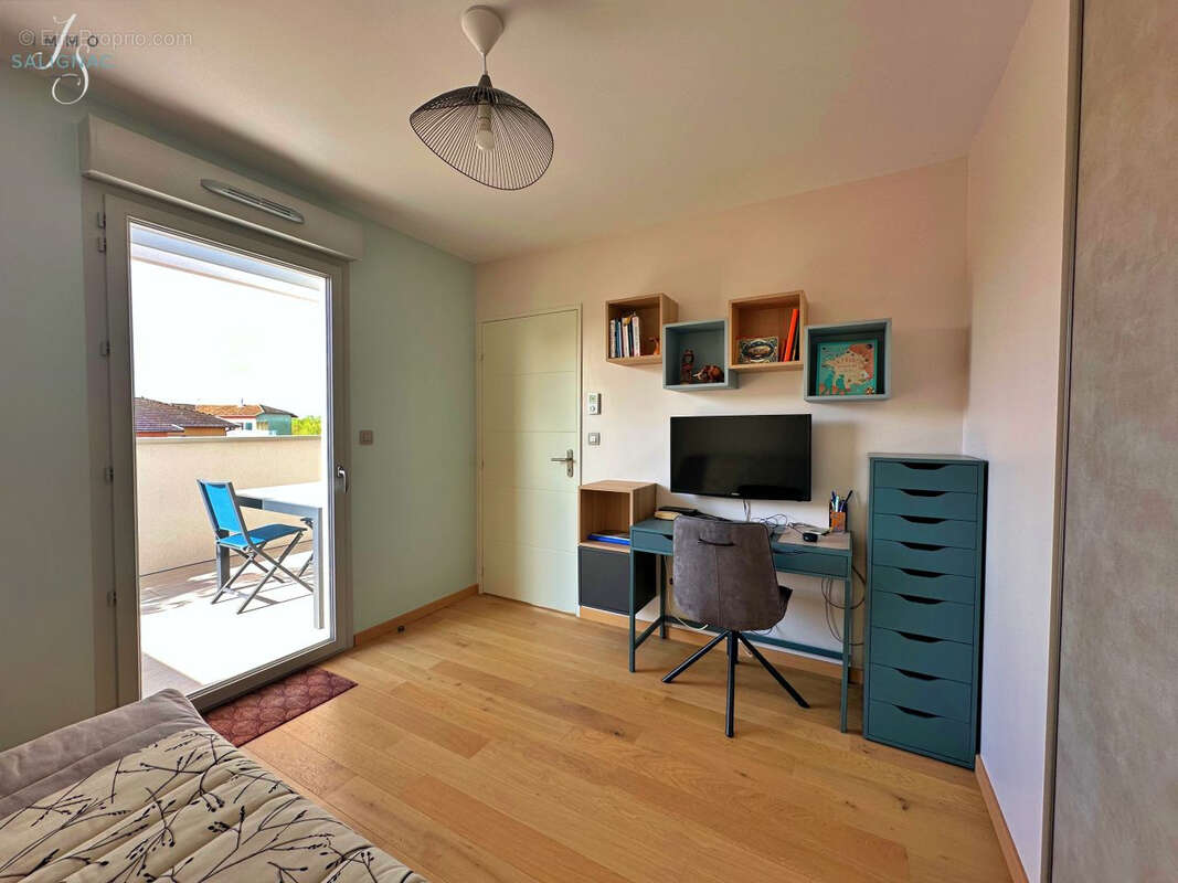 Appartement à PERONNAS