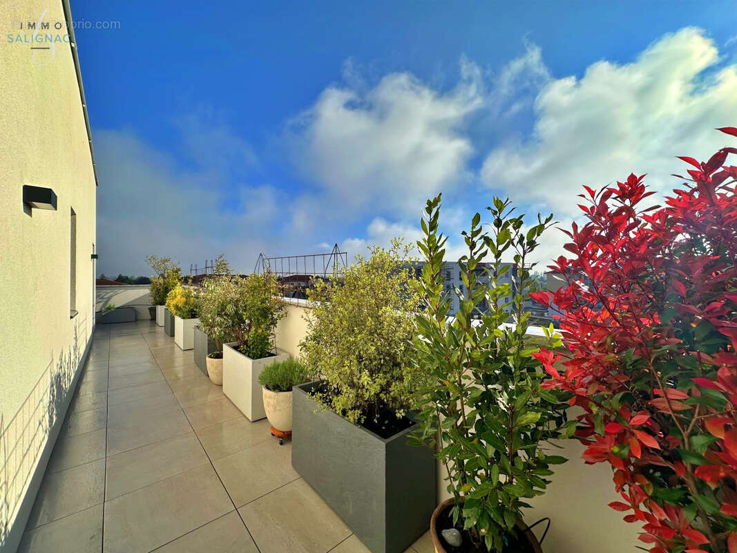 Appartement à PERONNAS