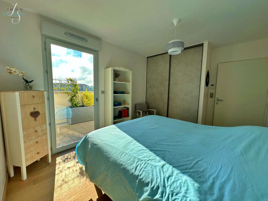 Appartement à PERONNAS