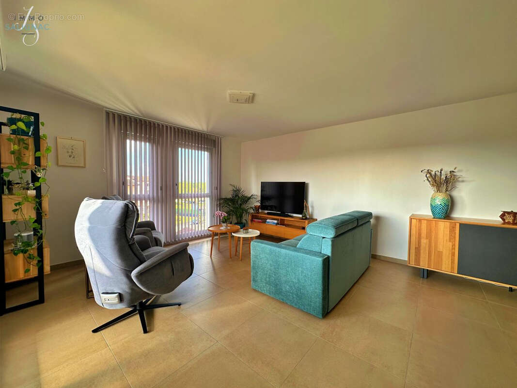 Appartement à PERONNAS